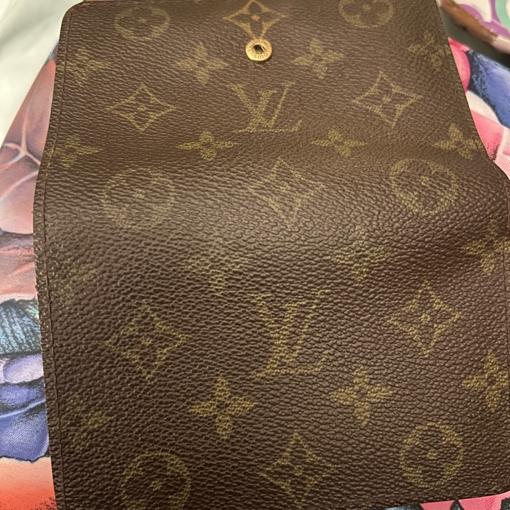 Vintage LV wallet in excellent used condition